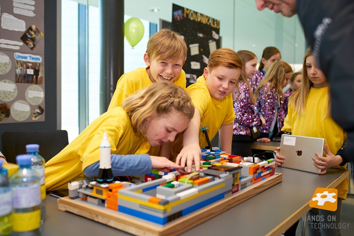 Hands on Technology e.V. Bild: FIRST LEGO League Explore Team & Modell