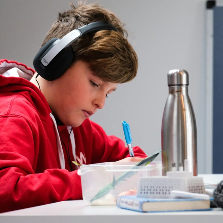 Stiftung docstogether.net Soziales Ärztenetzwerk Deutschland Bild: Kind bei der Ausbildung