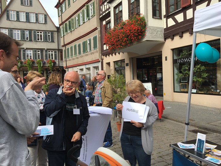 Infostand mit Gebärden-Quiz
